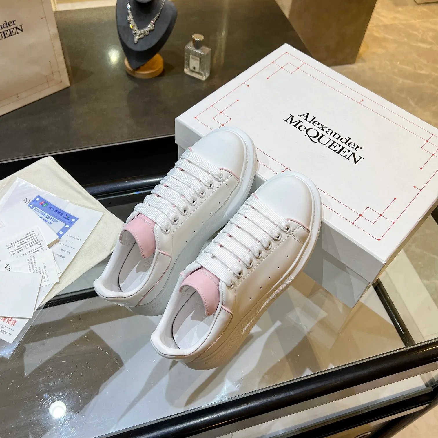 👟👟Ex-factory price 480👟👟 Men's size +10 High-quality upgraded version🔥Real shot of Alexander McQUEEN (McQueen)🎉The highest quality silk cowhide version on the market🎊, imported water-dyed sheepskin inside, counter 1:1 replica, star style T stage catwalk, a must-have for fashionistas , the original high-temperature and ultra-clear air compressor logo on the foot, absolutely counter-matched version, the arc of the back bag is truly genuine 0⃣️ difference, using an exclusive privately molded double-layer vacuum outsole, which is light on the foot and has excellent rebound! Running🏃✈️The first choice item for outdoor sports💅💅Trend and fashion coexist📣 Women’s style: 35-39, Men’s style: 39-44